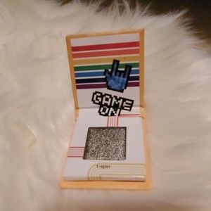 Tetris eye shadow